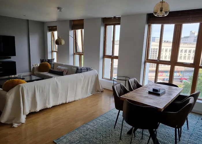 Large City Centre 2 Bedroom Flat