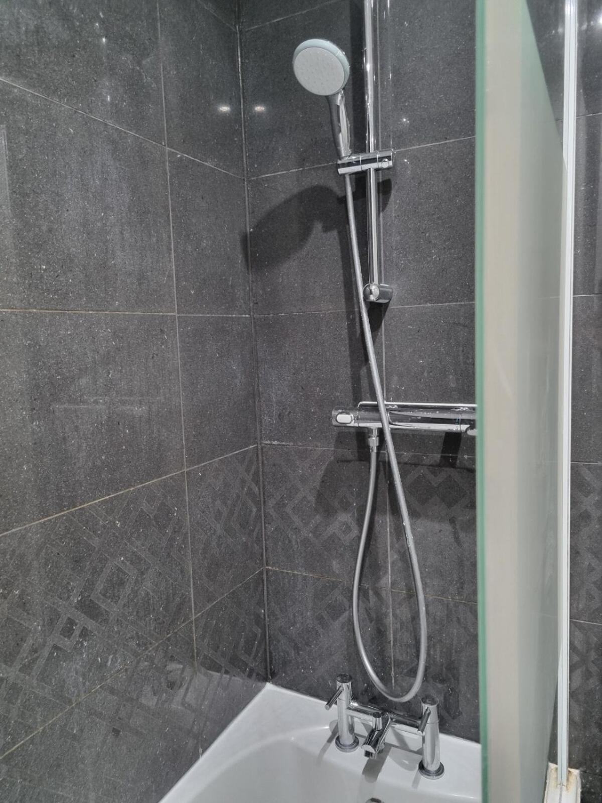 Large Centre 2 Bedroom Flat Apartment